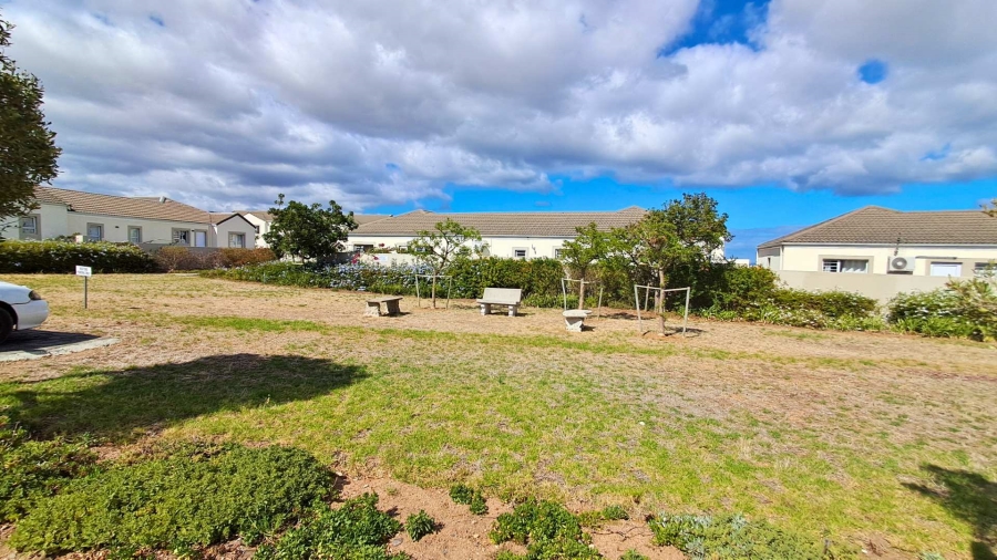 To Let 2 Bedroom Property for Rent in Somerset West Western Cape